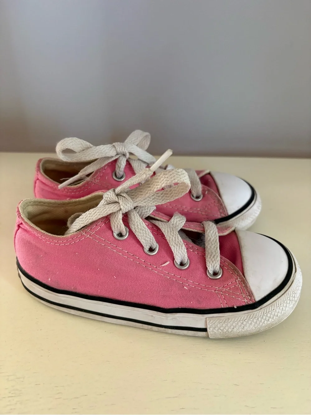 Converse Kids Pink Low-Top Canvas Sneakers size 8